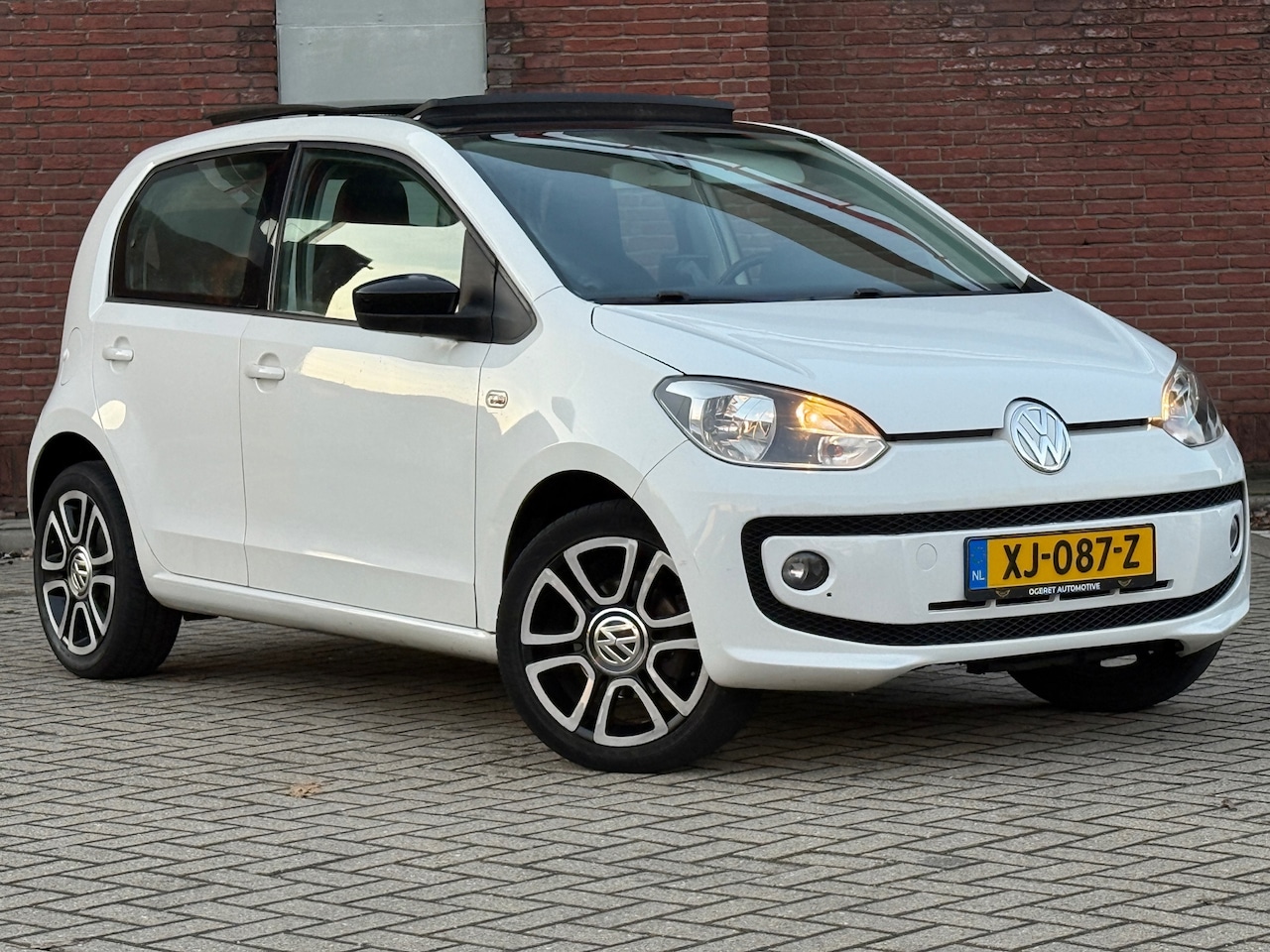 Volkswagen Up! - 1.0 groove up!|5DRS|AUTOMAAT|PANNO|STOELVERW|FULL-OPTIONS - AutoWereld.nl
