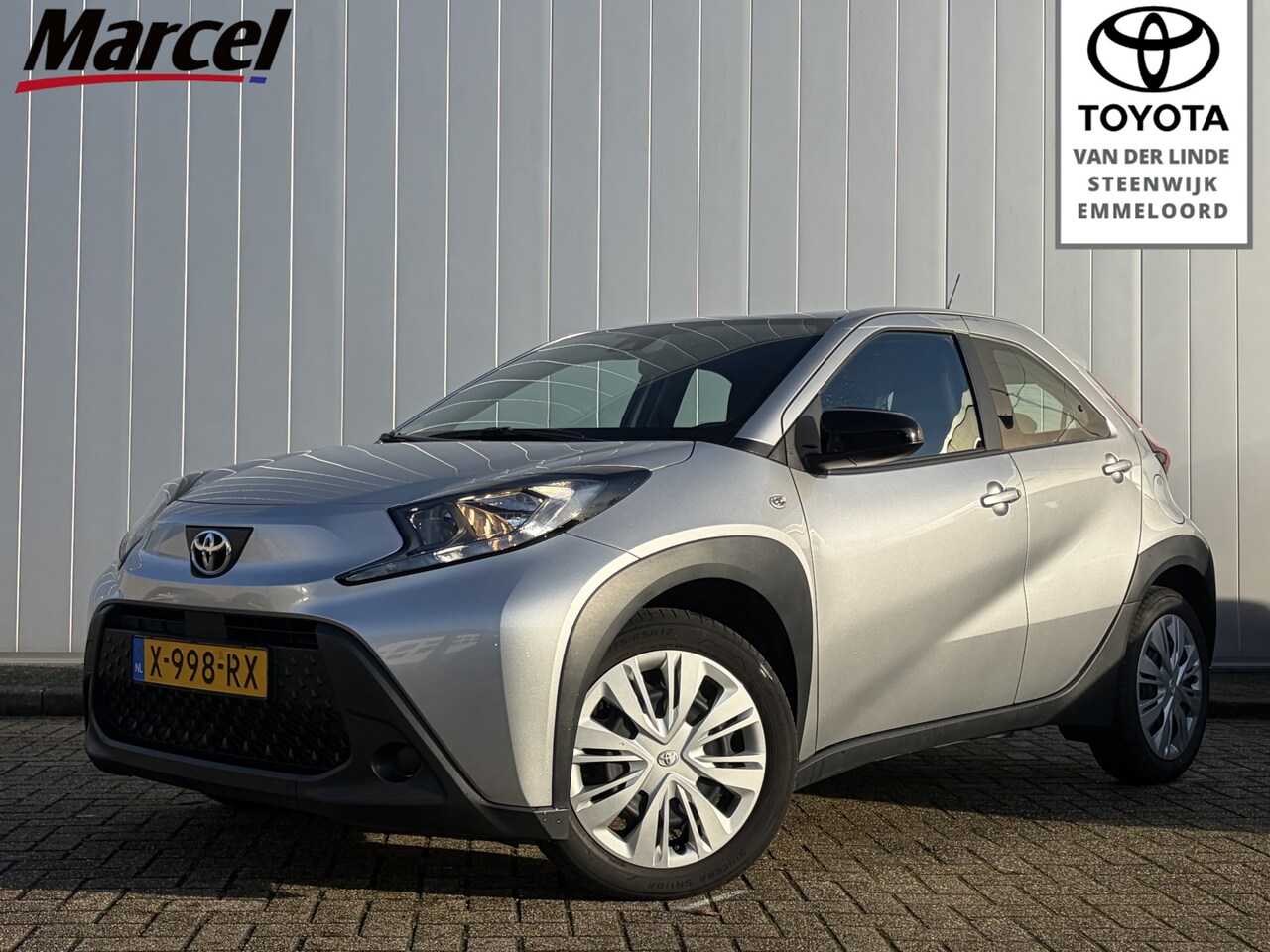 Toyota Aygo X - 1.0 VVT-i MT Play NL Auto Dealer Onderhouden Carplay Adpt Cruise - AutoWereld.nl