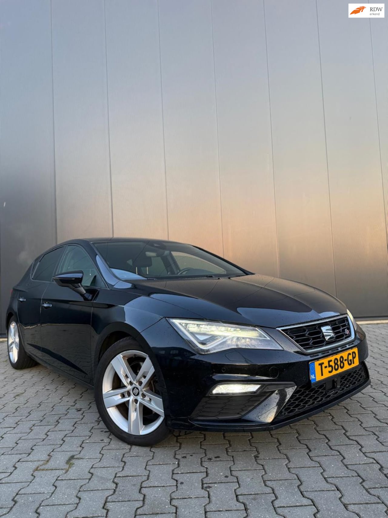 SEAT Leon - 2.0 TSI FR Business Intense 2.0 TSI FR Business Intense - AutoWereld.nl