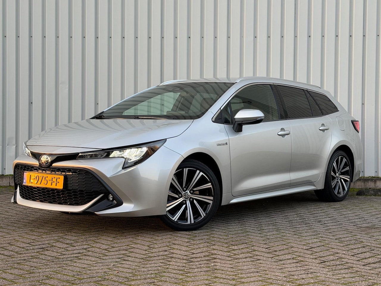 Toyota Corolla Touring Sports - 1.8 Hybrid Dynamic|Carplay|Stoelverwarming|Trekhaak|PDC - AutoWereld.nl