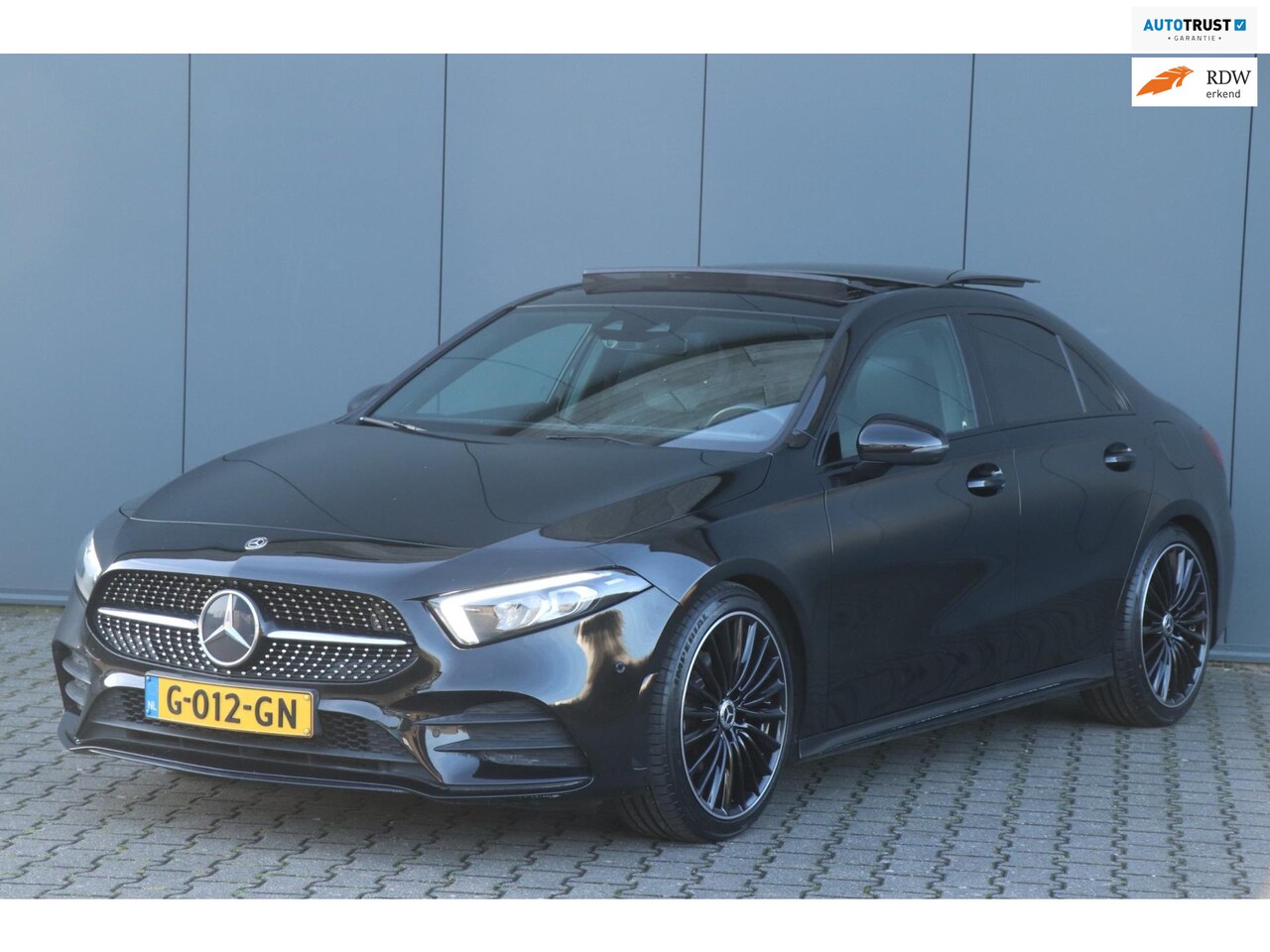 Mercedes-Benz A-klasse - 180 AMG | PANO | Sfeerverlichting | Camera | Nette auto! - AutoWereld.nl