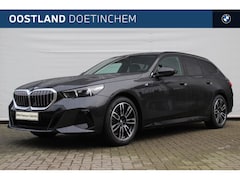 BMW 5-serie Touring - 520i M Sport Automaat / Trekhaak / Adaptieve LED / Parking Assistant / Harman-Kardon / M S