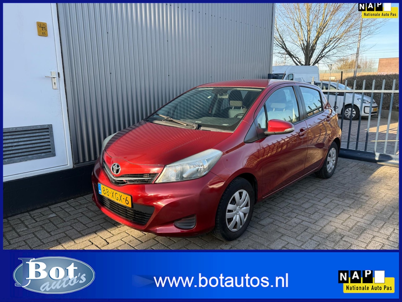 Toyota Yaris - 1.0 VVT-i Aspiration / AIRCO / ACHTERUITRIJCAMERA / 5-DEURS / NL-AUTO - AutoWereld.nl