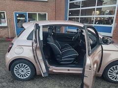 Fiat 500 - E / 2024 / 3+1 / 42KW / Snelladen/ Demo / WinterSale