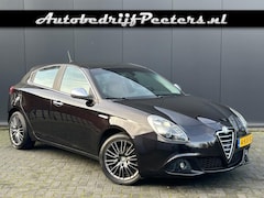 Alfa Romeo Giulietta - 1.4T Automaat Leder Navi Cruise PDC 4S-banden Afn.tekhaak