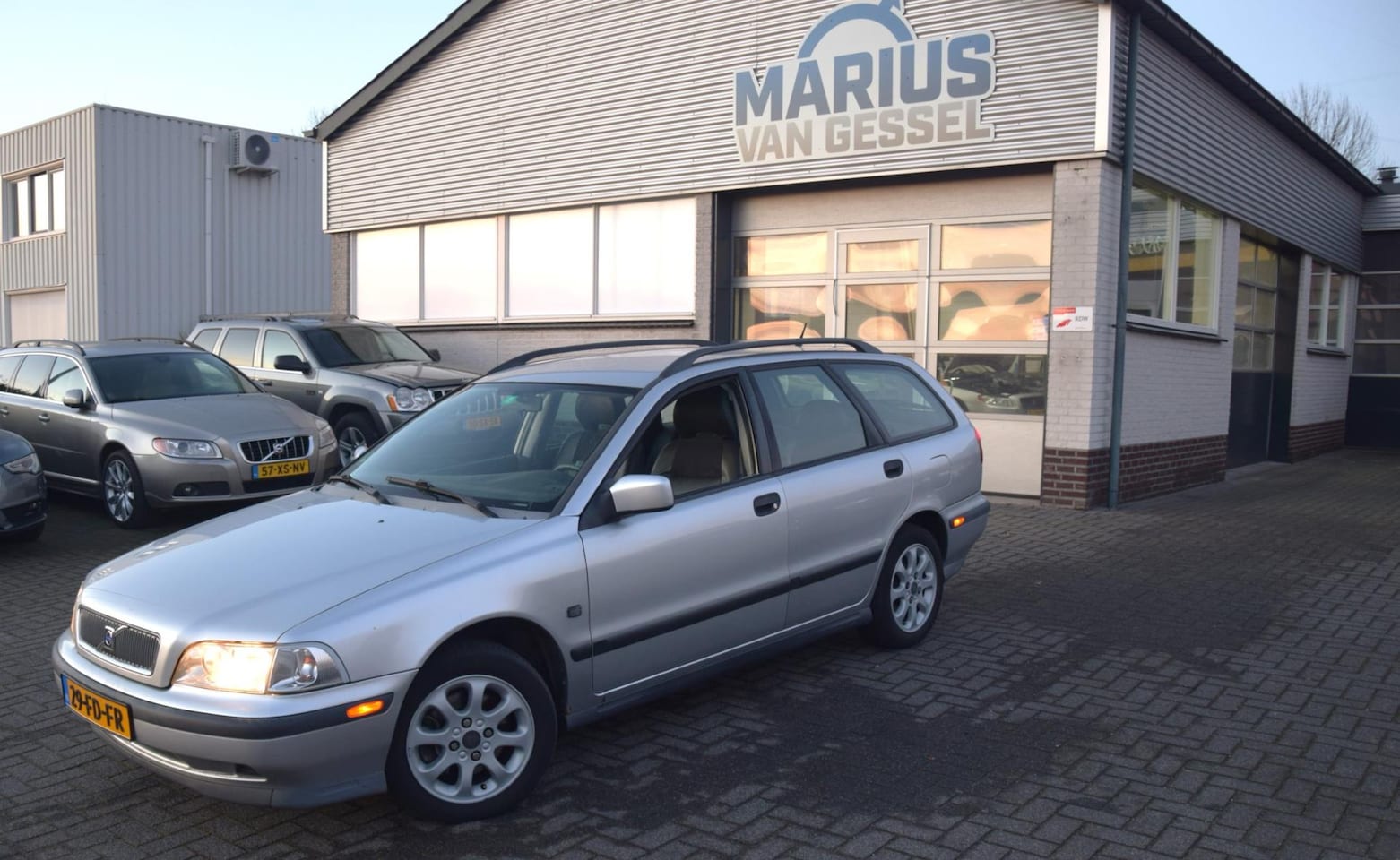 Volvo V40 - 1.8 16v Automaat Mystic Silver 122 pk - AutoWereld.nl