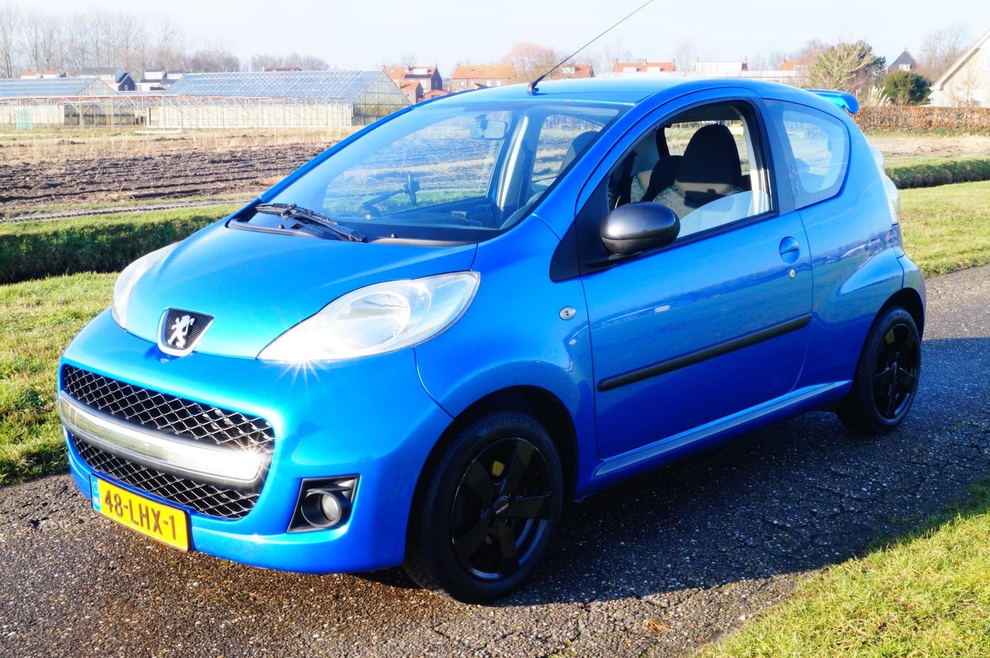 Peugeot 107 - 1.0-12V Urban Move Airco Navi - AutoWereld.nl