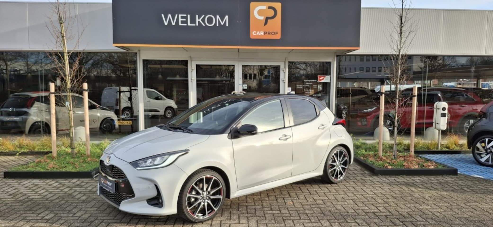 Toyota Yaris - 1.5 Hybride GR Sport NLauto | All-in - AutoWereld.nl