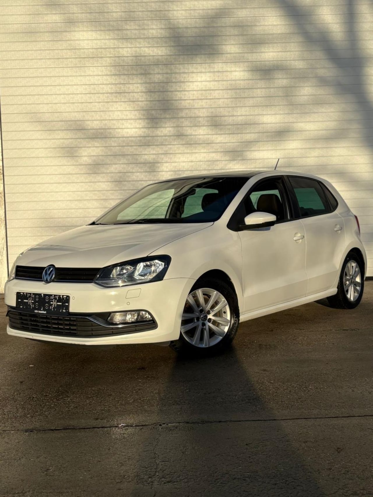 Volkswagen Polo - 1.2 TSI I R-Line I Pano I PDC I Xenon - AutoWereld.nl
