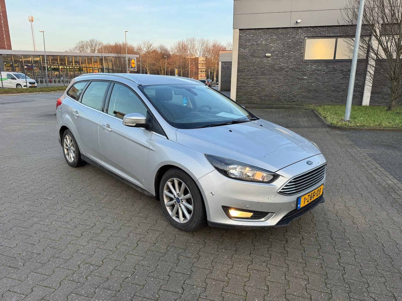 Ford Focus Wagon - 1.5 TDCI Titanium Edition. EX BPM!!! - AutoWereld.nl