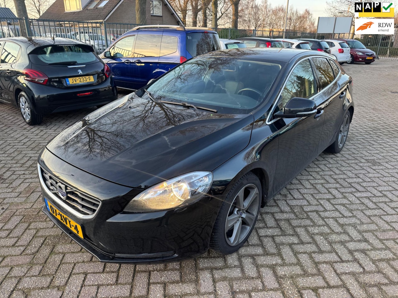 Volvo V40 - 1.6 T3 Momentum NAVIGATIE CRUISE CONTROL CLIMA CLIMA - AutoWereld.nl