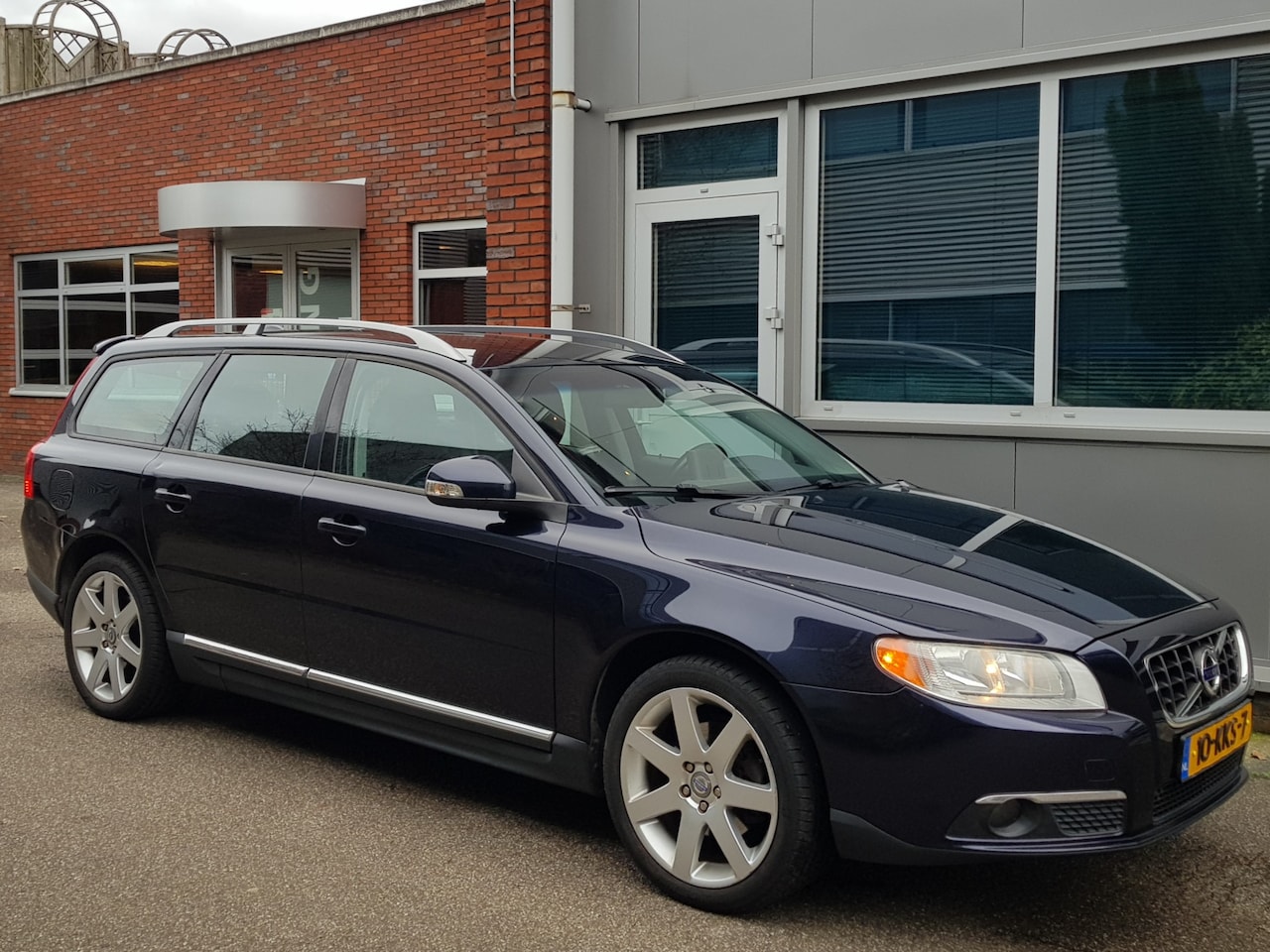 Volvo V70 - 2.0 Leder Navi Trekhaak 18"Vlg Ecc - AutoWereld.nl
