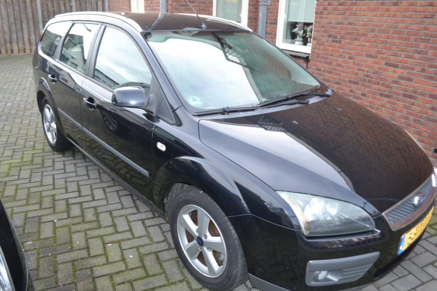 Ford Focus Wagon - 2.0-16V Futura KOOPJE INRUIL AUTO - AutoWereld.nl