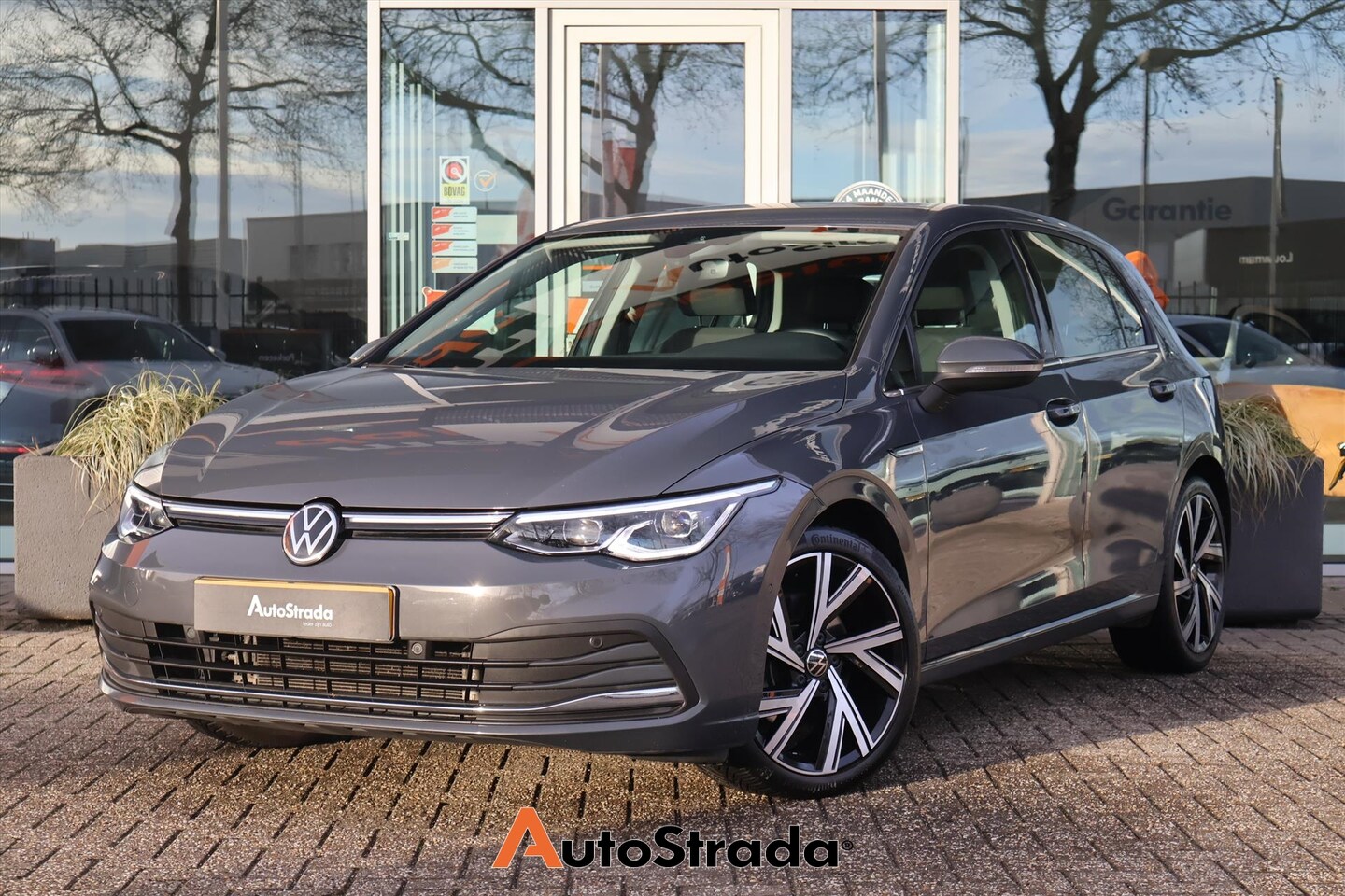 Volkswagen Golf - 1.5 Style TSI 150pk | IQ-LED | ACC | Memory | Carplay | Camera | Keyless | Climate | Stoel - AutoWereld.nl
