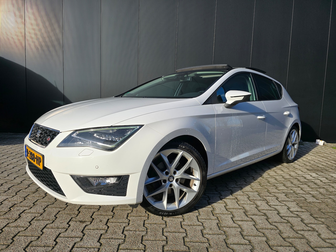 SEAT Leon - 1.4 TSI FR Panodak / Nwe distributie & koppeling - AutoWereld.nl