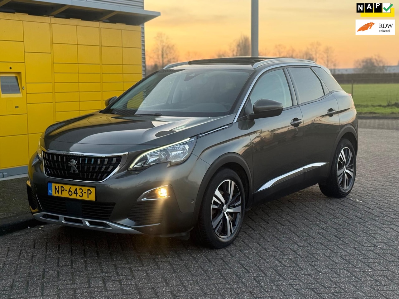 Peugeot 3008 - 1.2 PureTech Automaat Navi Pdc Panoramadak Camera - AutoWereld.nl
