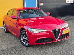 Alfa Romeo Giulia - 2.0T Sport / AUT / ECC / Elek Pakket / Stuurverwarming / Stoelverwarming / Led / Pdc / All