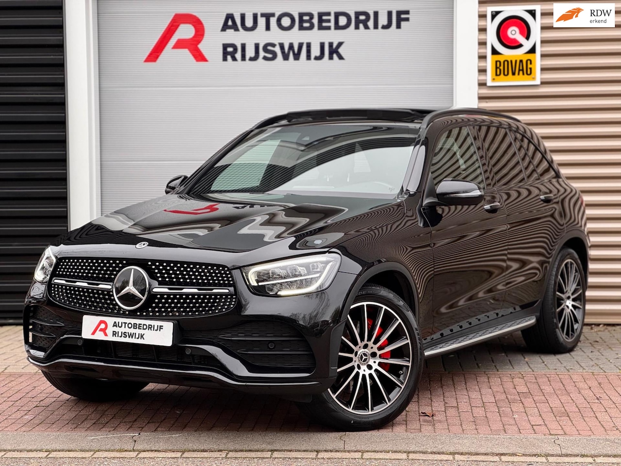 Mercedes-Benz GLC-klasse - 300e 4MATIC Premium Plus Pano/Sfeer/Blindspot - AutoWereld.nl