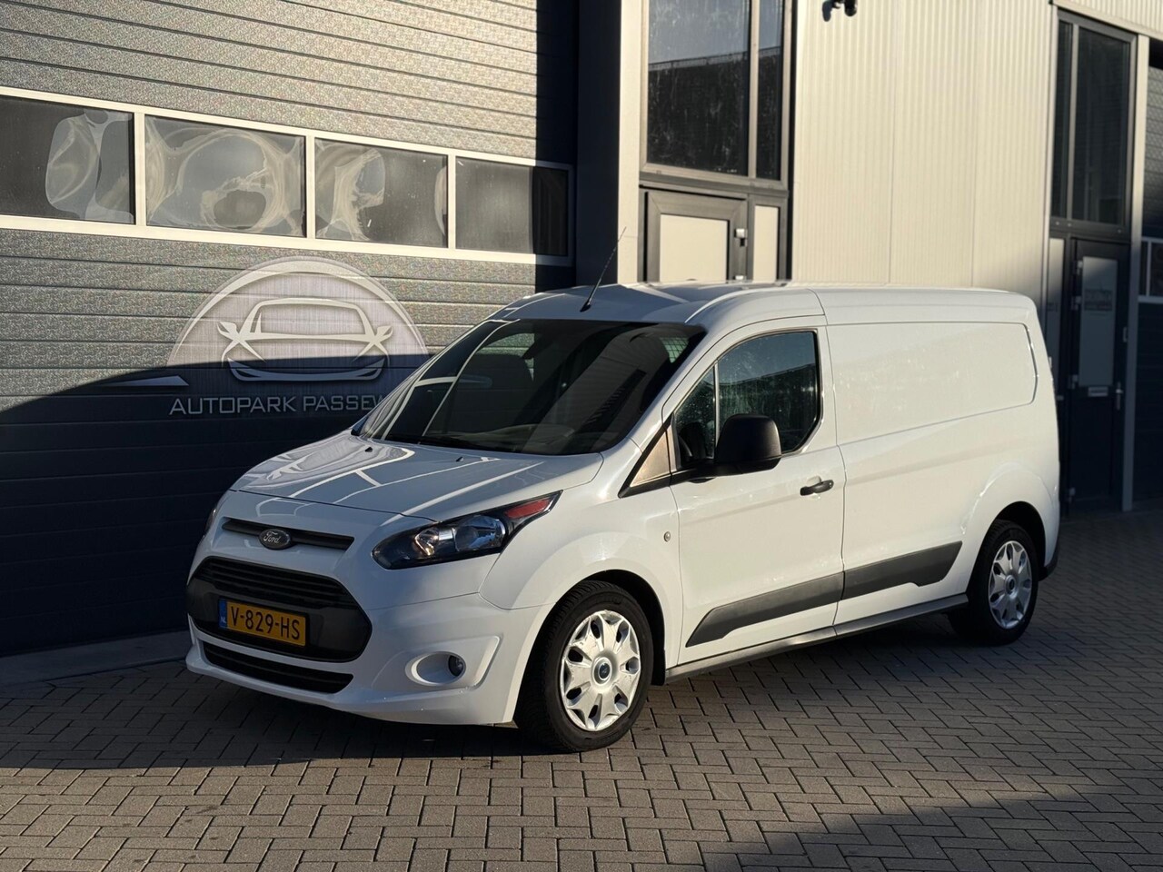 Ford Transit Connect - 1.5 TDCI L2 Trend Apple Carplay, Airco, Zijschuifdeur, Navigatie, Achteruitrijcamera, NAP, - AutoWereld.nl