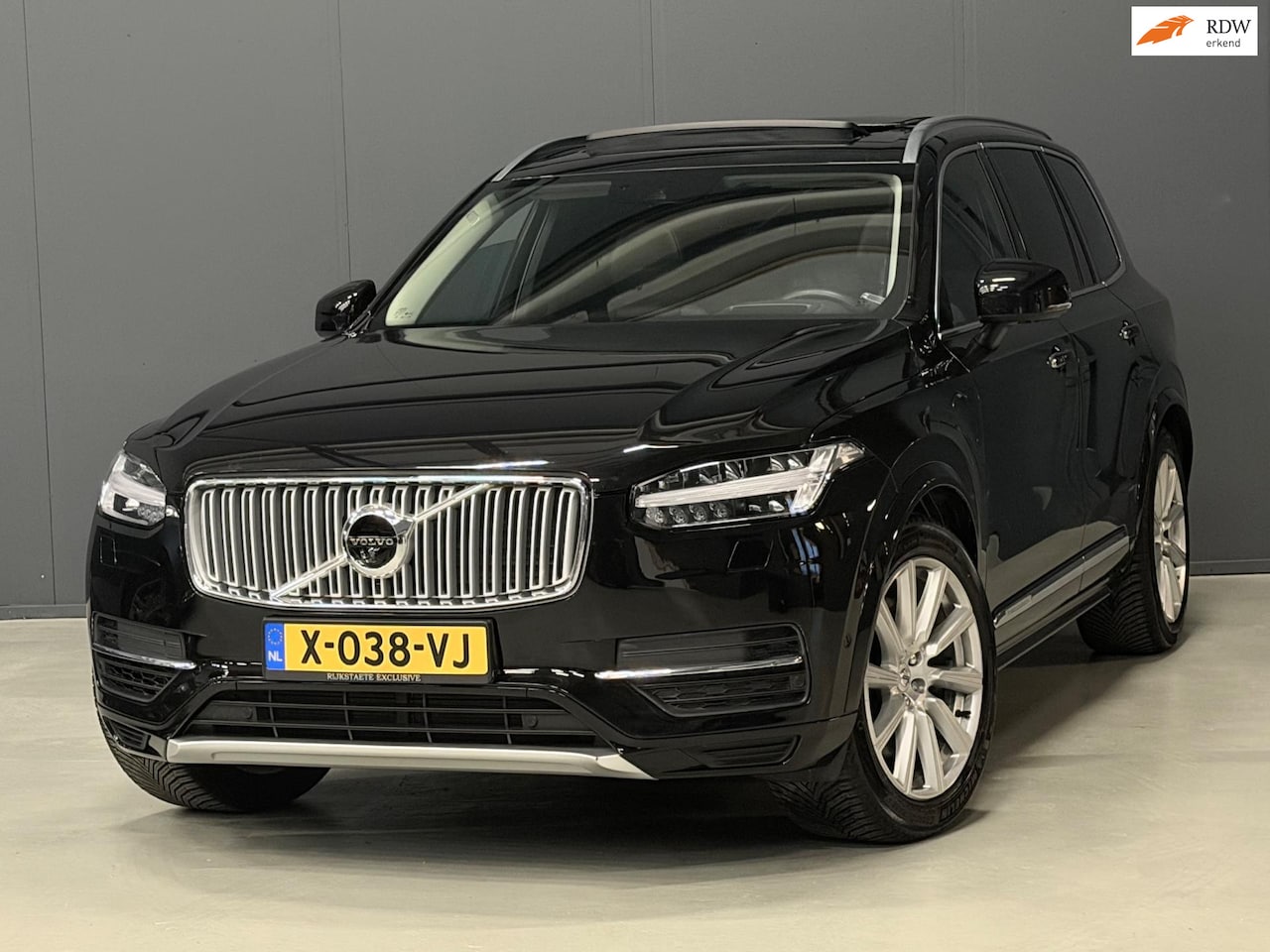 Volvo XC90 - 2.0 T8 Twin Engine AWD Inscription PANO/MEMORY/360/DODEHOEK/PARKASSIST | KEURIGE AUTO ! - AutoWereld.nl