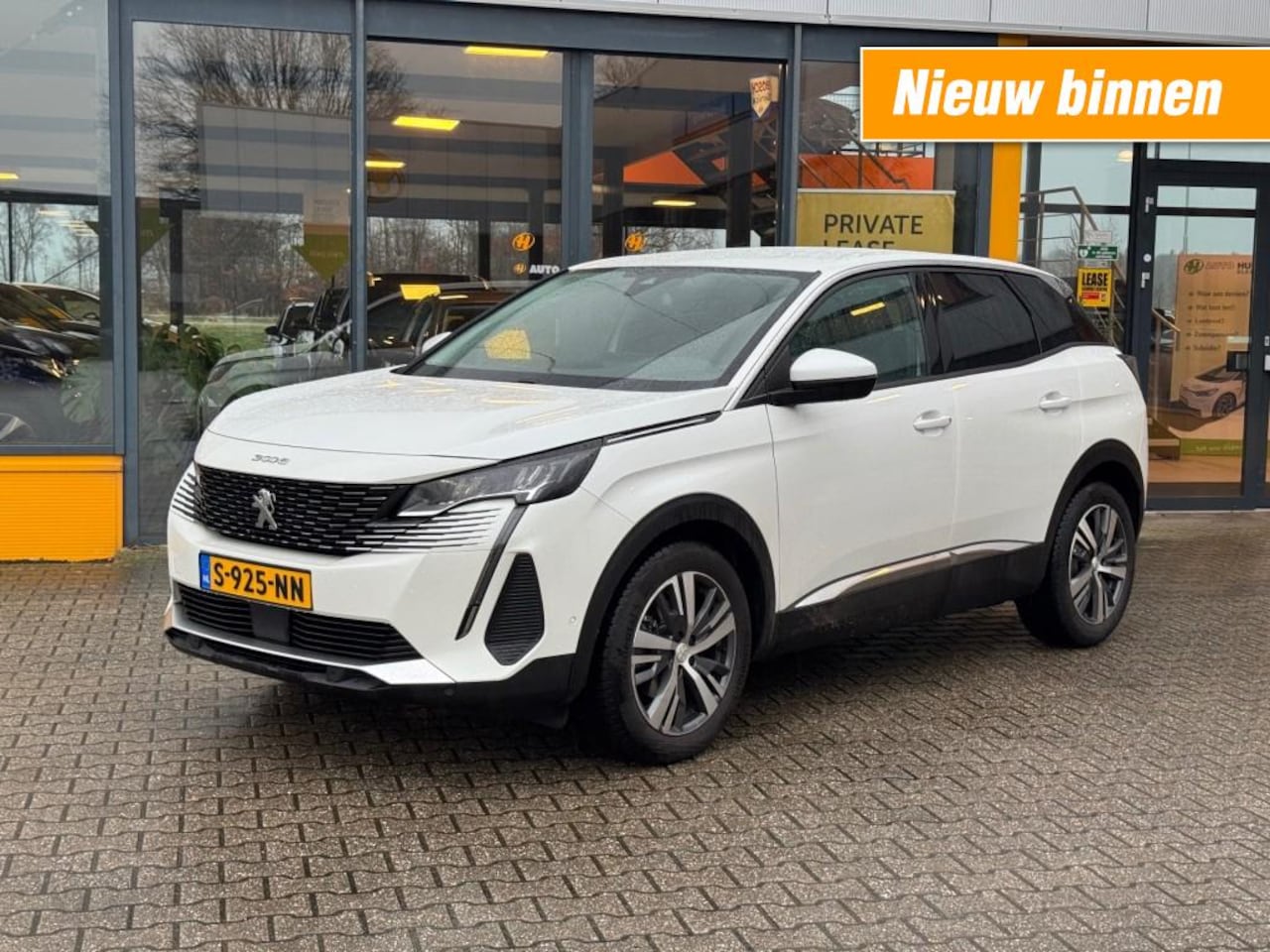 Peugeot 3008 - 1.2 Puere Tech Allure - AutoWereld.nl