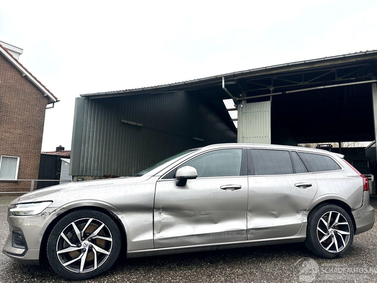 Volvo V60 - V-60 gereserveerd 2.0 t5 turbo 250pk aut momentum - navi - camera - pdc - trekh - stoelver - AutoWereld.nl