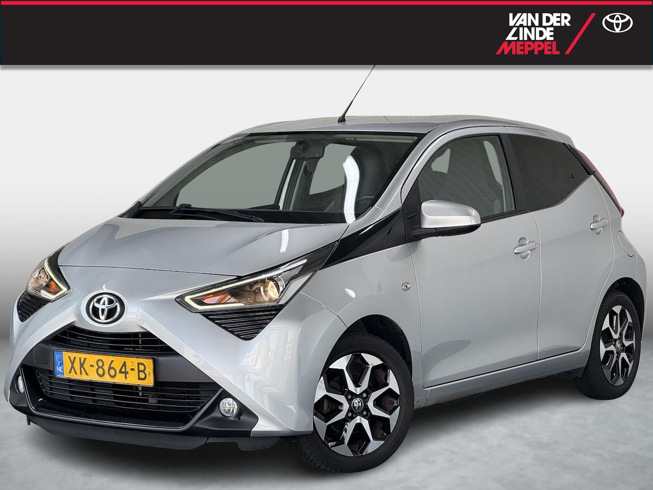 Toyota Aygo - 1.0 VVT-i X-Joy Apple CarPlay Android Auto Clima - AutoWereld.nl