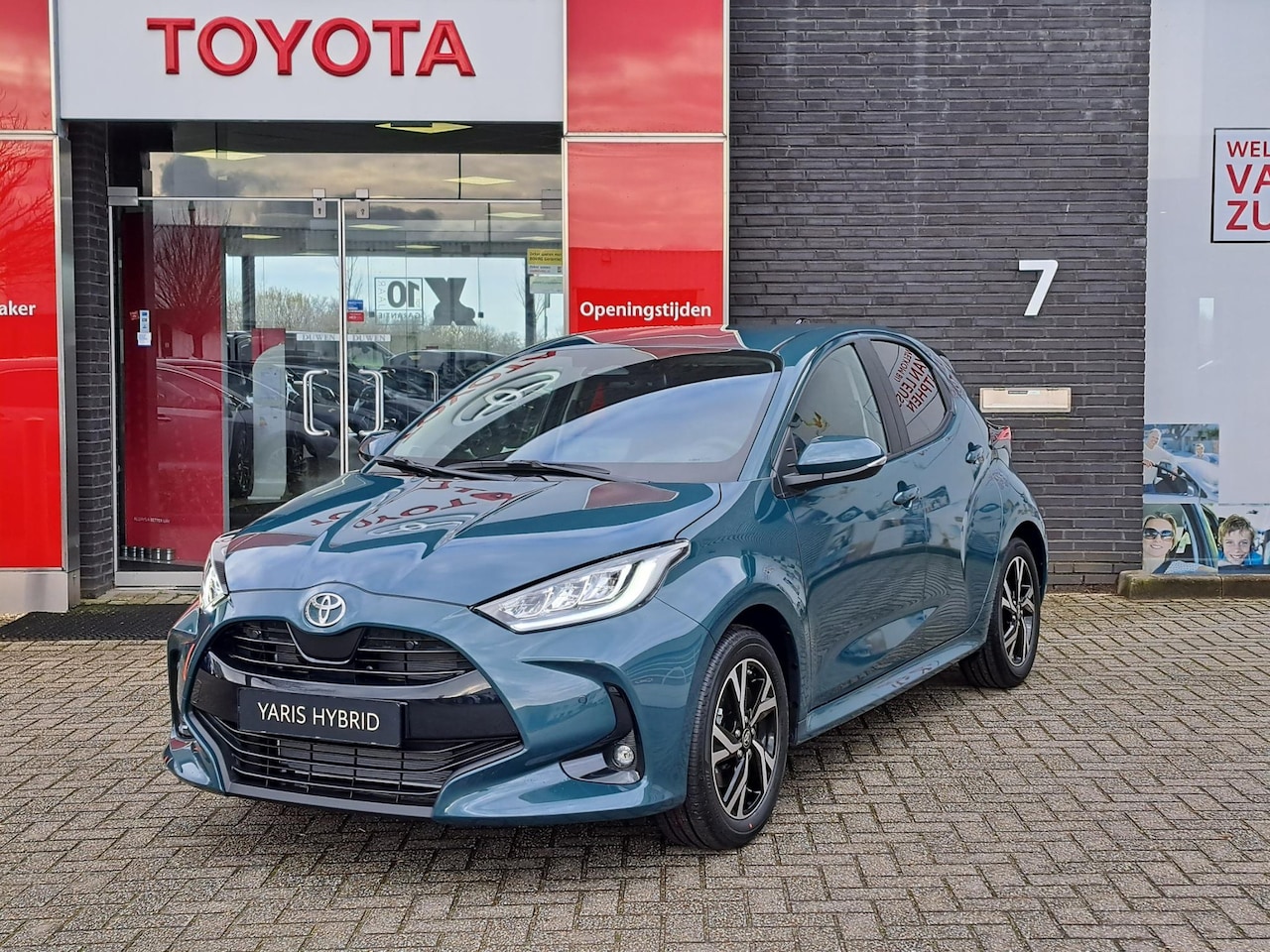 Toyota Yaris - 1.5 Hybrid 115 Dynamic COMFORT PACK NIEUW&DIRECT LEVERBAAR! PARKEERSENSOREN STOEL/STUURVER - AutoWereld.nl