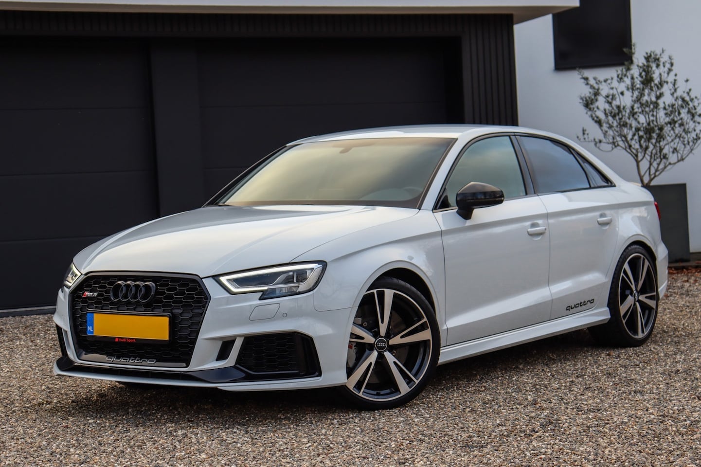 Audi A3 Limousine - 2.5 TFSI RS3 quattro “Ceramic/Matrix/Virtuel/RS stoelen” - AutoWereld.nl