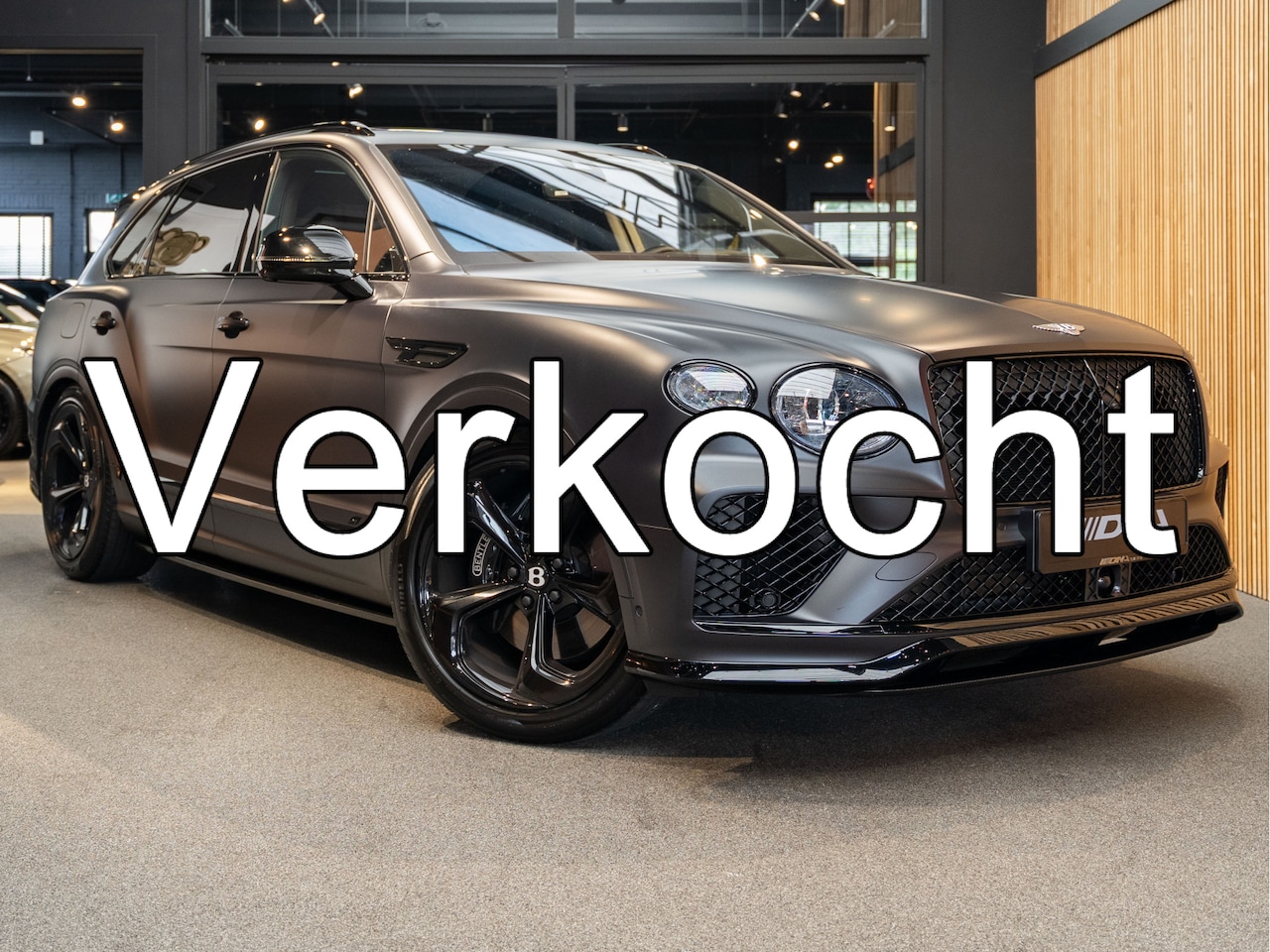 Bentley Bentayga - V8 S Satin Black Edition 4.0 V8 S Mulliner Spec Touring Voll - AutoWereld.nl