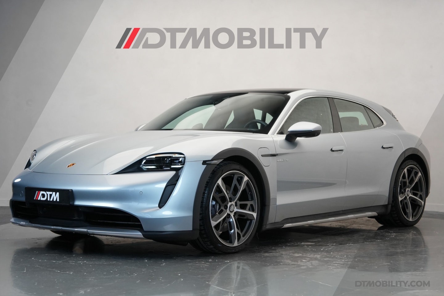 Porsche Taycan Cross Turismo - 4 93 kWh Sport Chrono | Panoramadak | Titanium Velgen - AutoWereld.nl