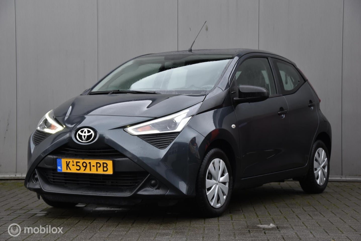 Toyota Aygo - 1.0 VVT-i x-play | Airco | Bluetooth | 5 deurs - AutoWereld.nl