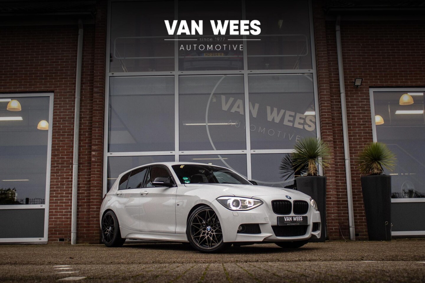 BMW 1-serie - 116i F20 Executive M-sport | M-pakket | Automaat | Alcantara | Xenon | 18 inch | Sportstoe - AutoWereld.nl