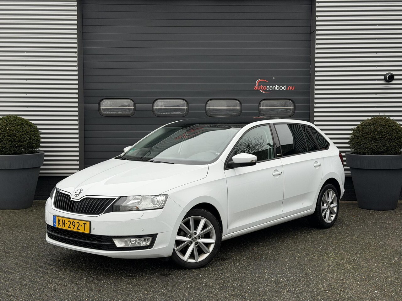 Skoda Rapid Spaceback - 1.2 TSI Greentech JOY | Panoramadak | Navigatie | Parkeersensoren | Lichtmetalen Velgen | - AutoWereld.nl