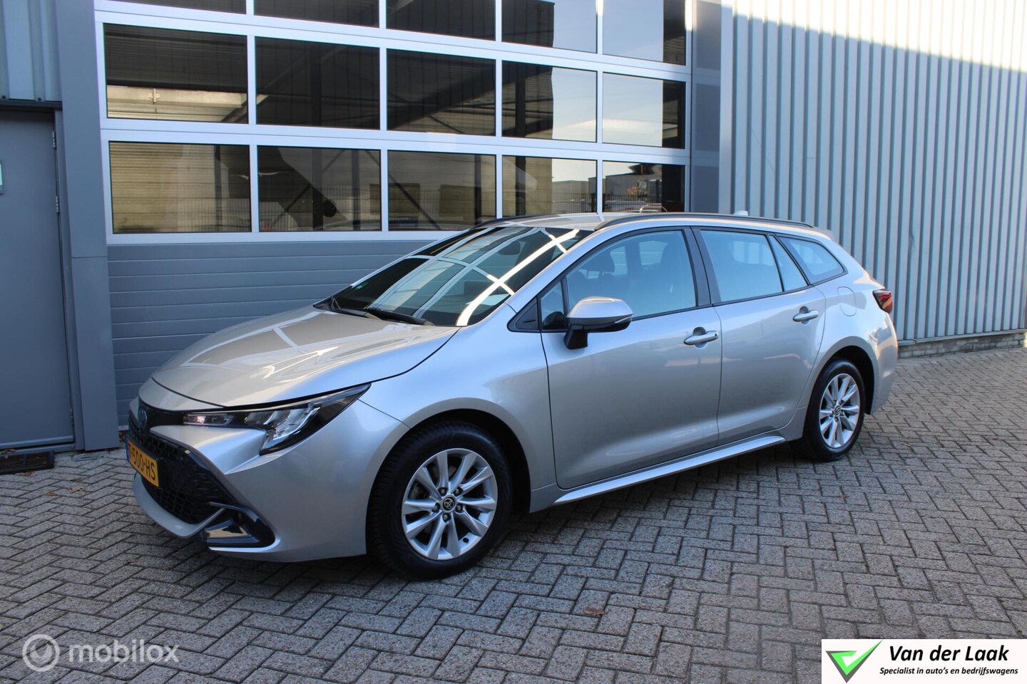 Toyota Corolla Touring Sports - Hybrid 140 Active | 8 Keer op voorraad. - AutoWereld.nl