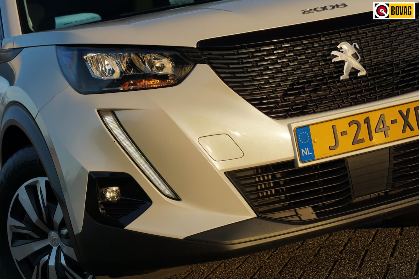 Peugeot 2008 - 1.2 PureTech Blue Lease Active | Blanc Banquise | Navi/Carplay/Clima/Camera/Cruise - AutoWereld.nl