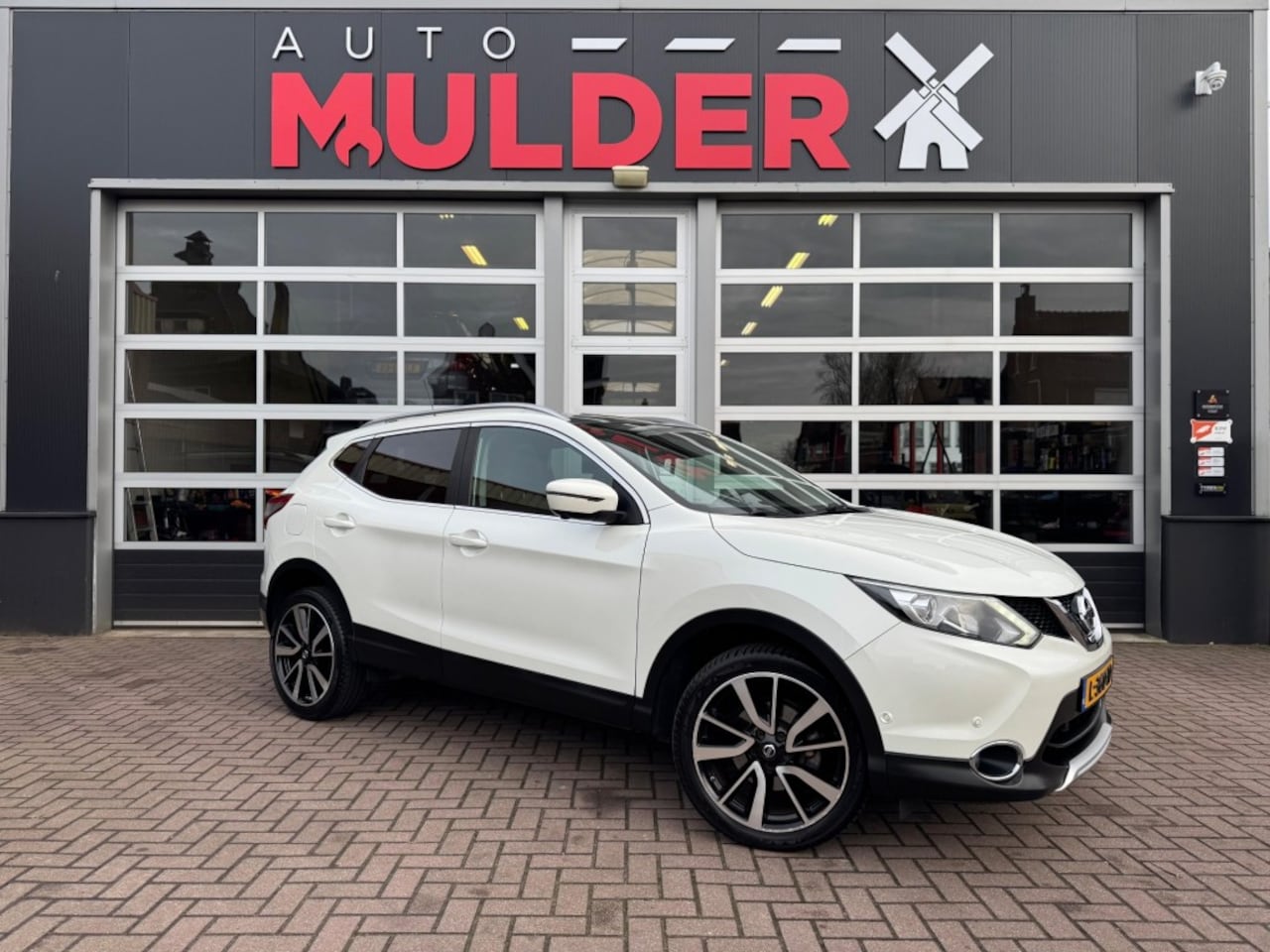 Nissan Qashqai - 1.6 DIG-T TEKNA / 360 CAMERA / NAVI / PANODAK / PDC / LEER / CRUISE / LANEASSIST - AutoWereld.nl