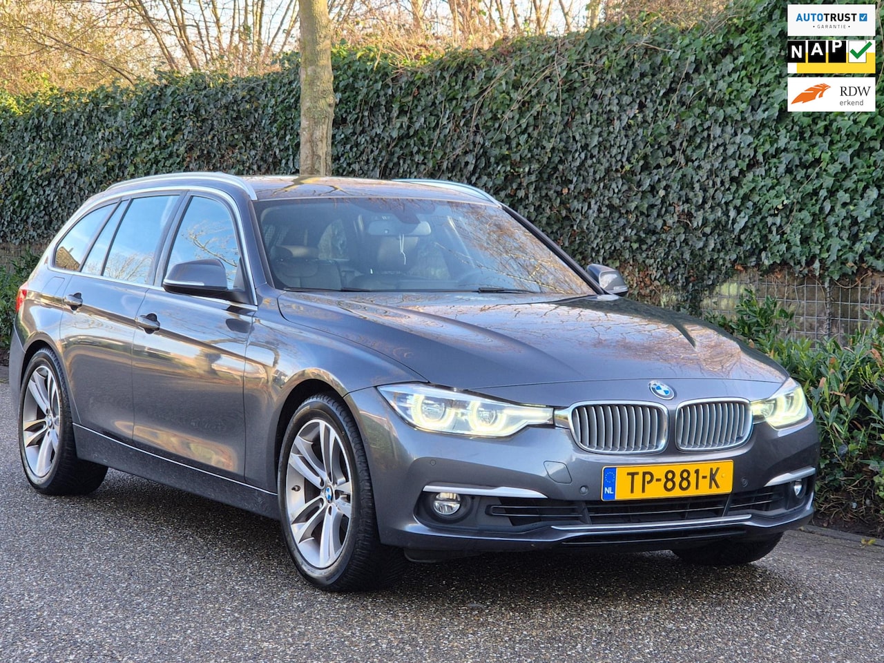 BMW 3-serie Touring - Nbt EVO Apple CarPlay LM Velgen Trekhaak NAP NL Gave Kleur 320i Luxury Edition - AutoWereld.nl