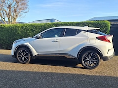 Toyota C-HR - Executive limited edition Parelmoer wit