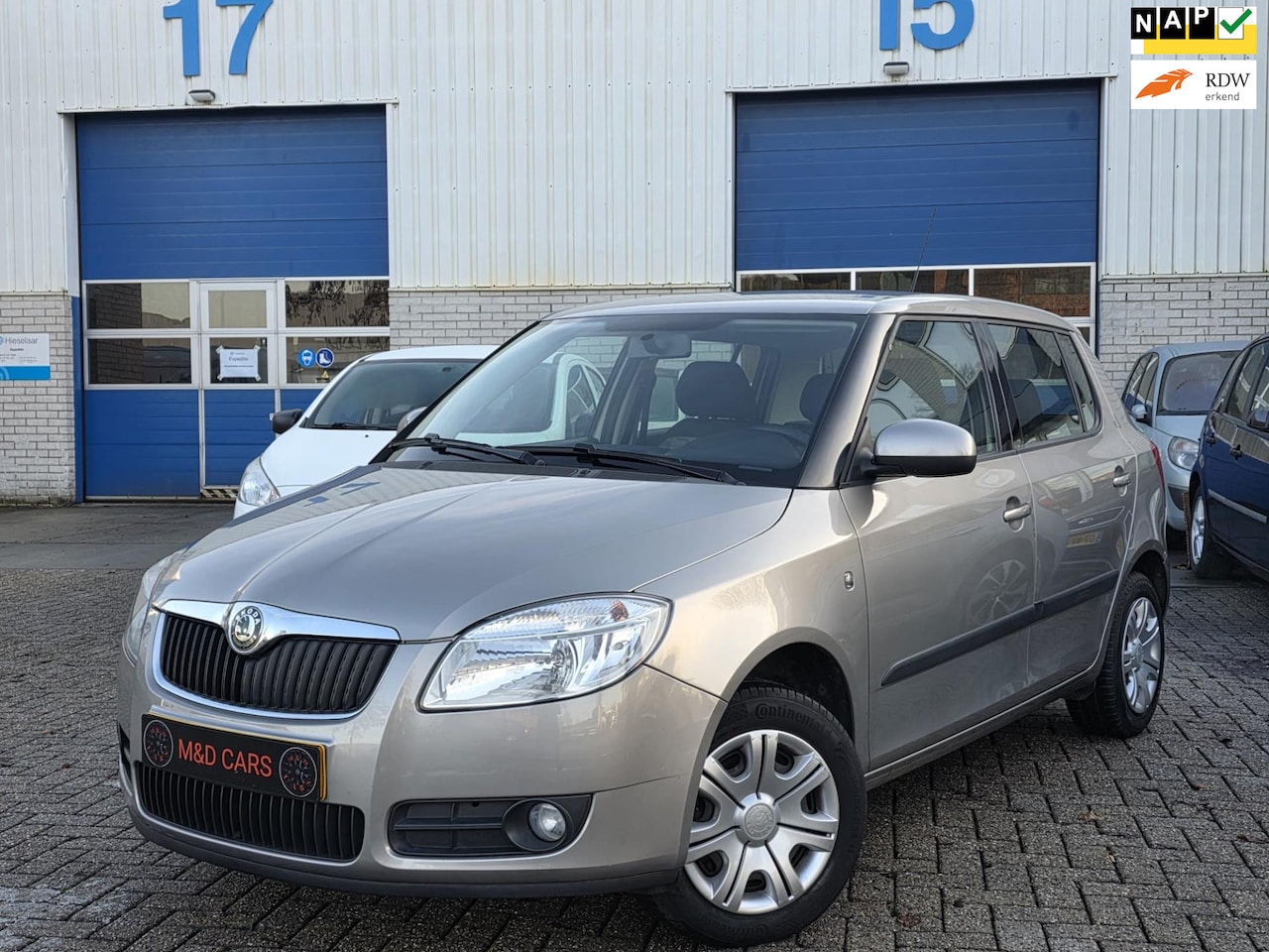 Skoda Fabia - 1.4-16V Ambiente NAP/TREKHAAK/PDC/AIRCO - AutoWereld.nl