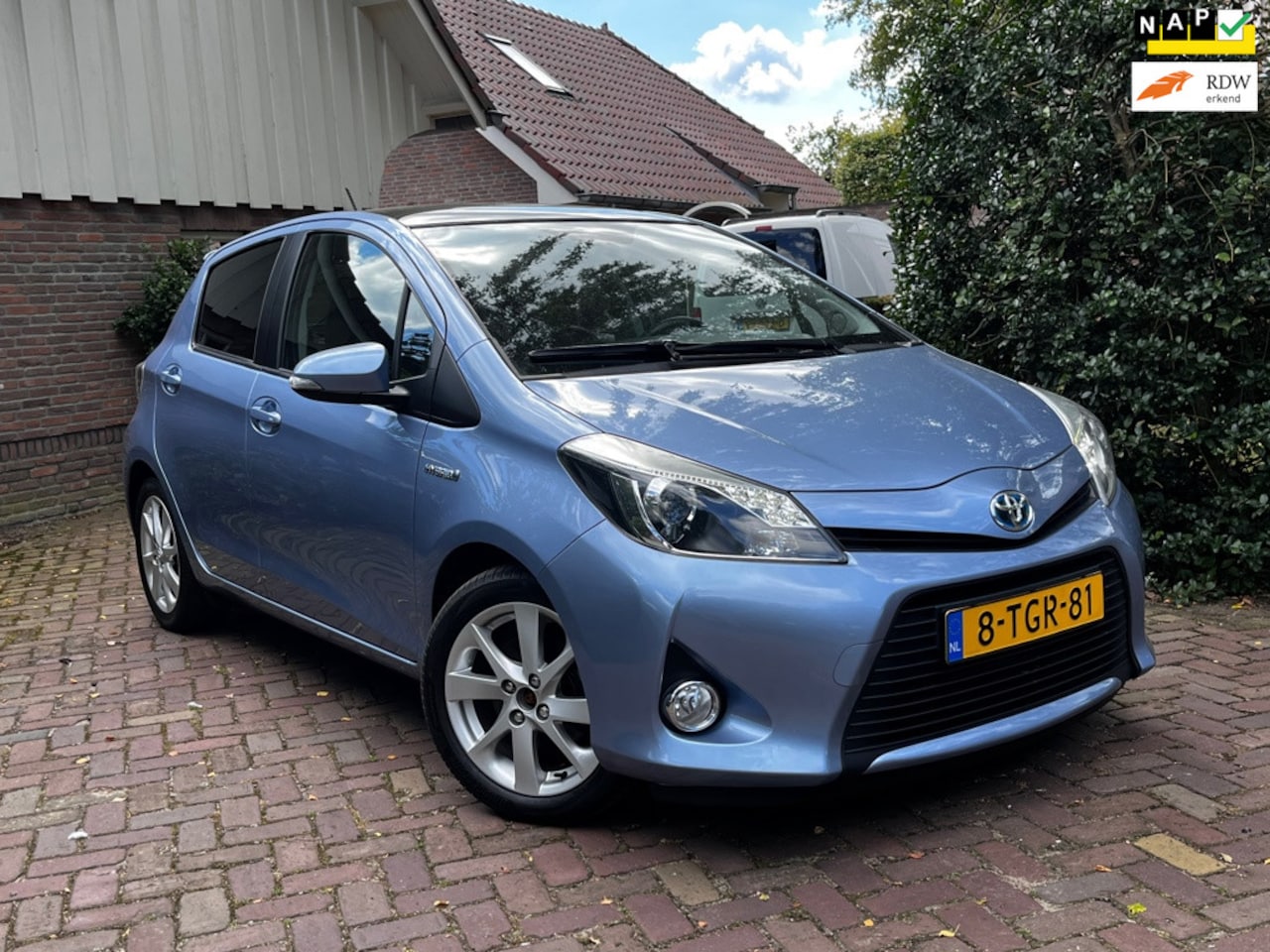 Toyota Yaris - 1.5 Hybrid Dynamic **RIJKLAAR**| Full Option | NAP | Panoramadak | Navi | Camera | Trekhaa - AutoWereld.nl