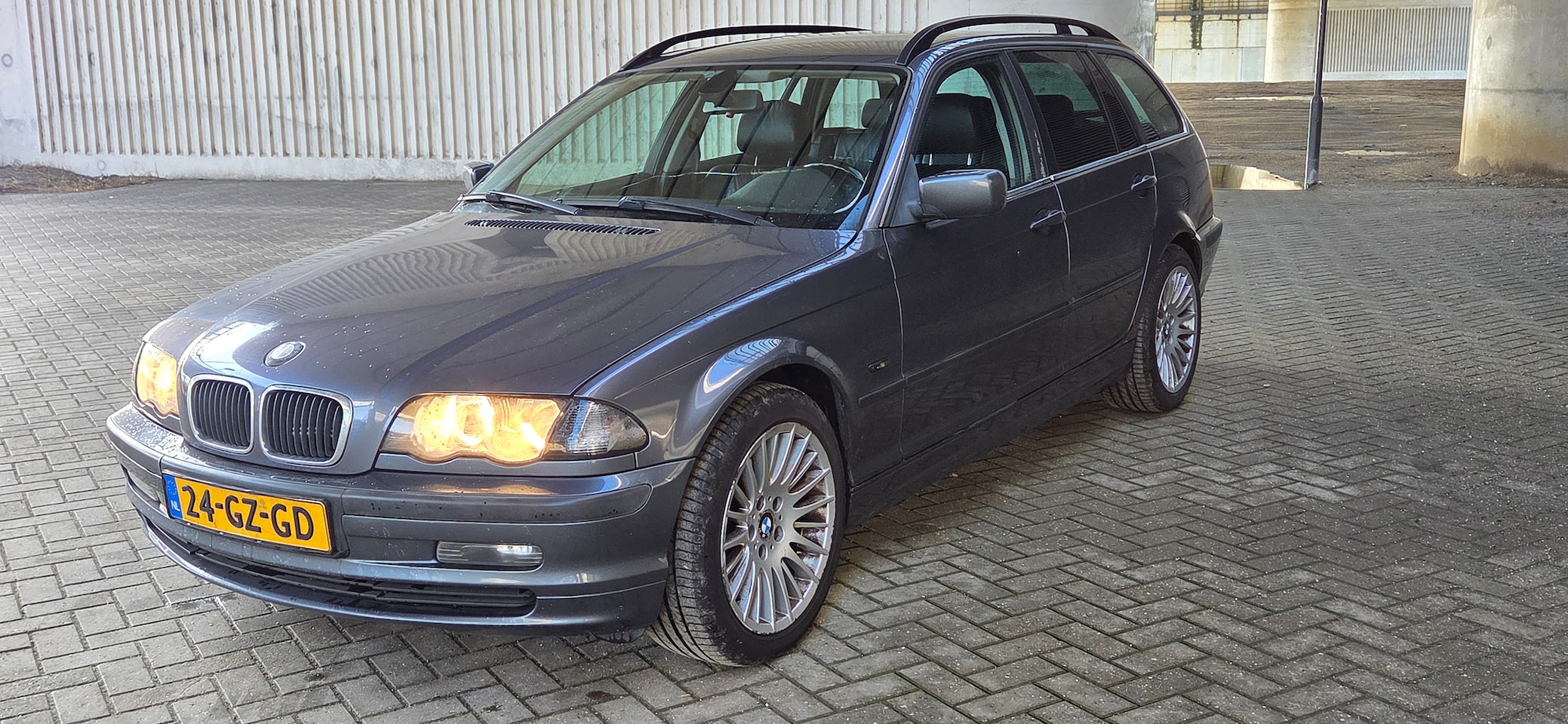 BMW 3-serie Touring - 320i Executive - AutoWereld.nl