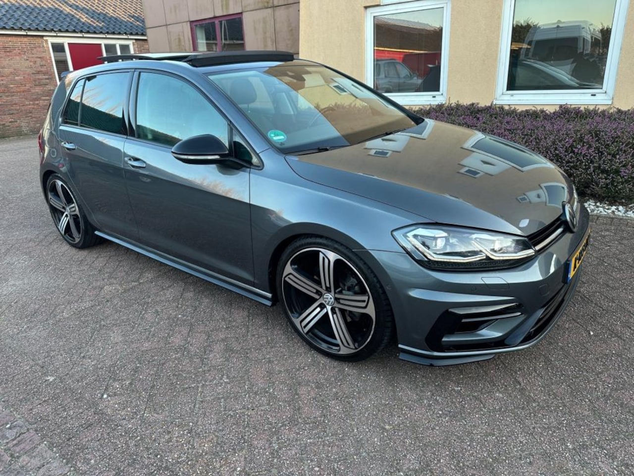 Volkswagen Golf - 1.5 TSI Highline PANO CAMERA NAVI R-LINE UITV - AutoWereld.nl