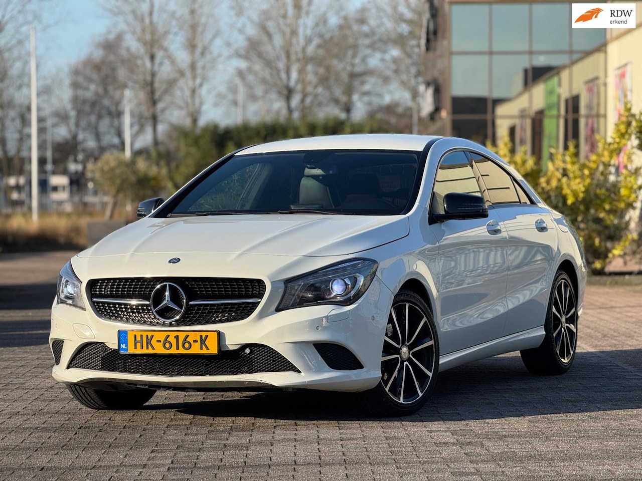 Mercedes-Benz CLA-Klasse - 180 Night Edition | Camera | Parkeersensoren | Stoelverwarming | 17 inch | Xenon | - AutoWereld.nl