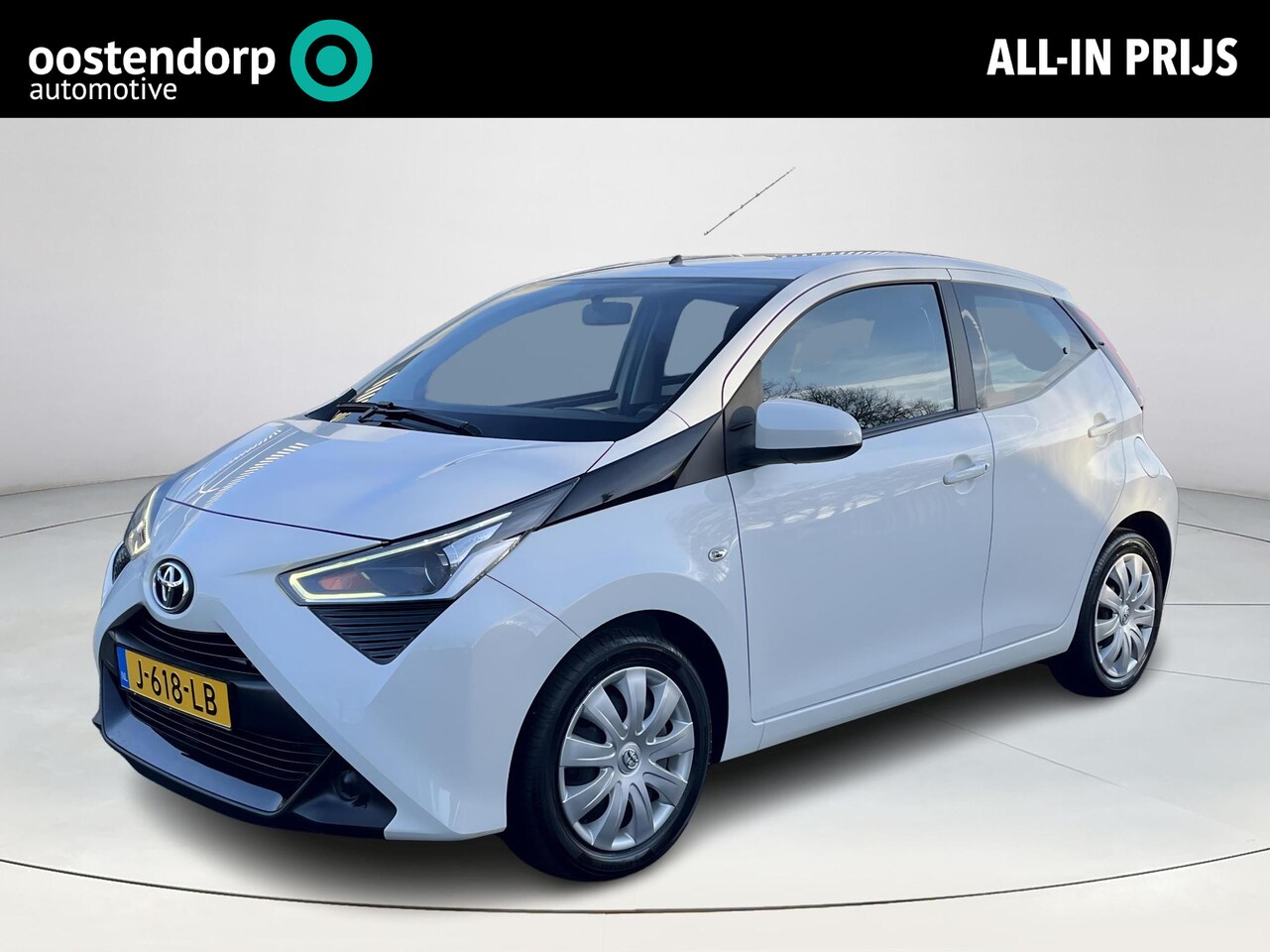 Toyota Aygo - 1.0 VVT-i x-play | 5 deurs | Carplay | Parkeercamera | Airconditioning | - AutoWereld.nl