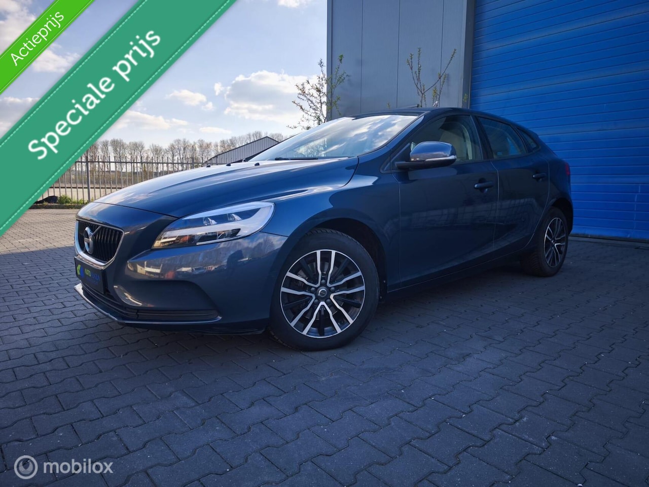 Volvo V40 - 2.0 T2 / Dealer onderhouden / nieuw Distributie / - AutoWereld.nl