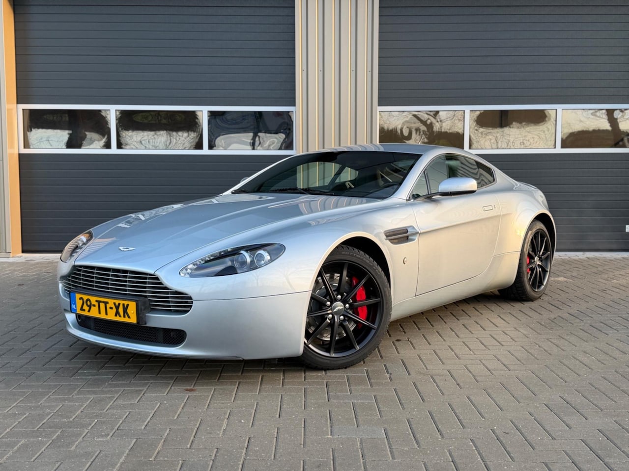 Aston Martin V8 Vantage - 4.3 V8 | origineel Nederlands | handgeschakeld - AutoWereld.nl