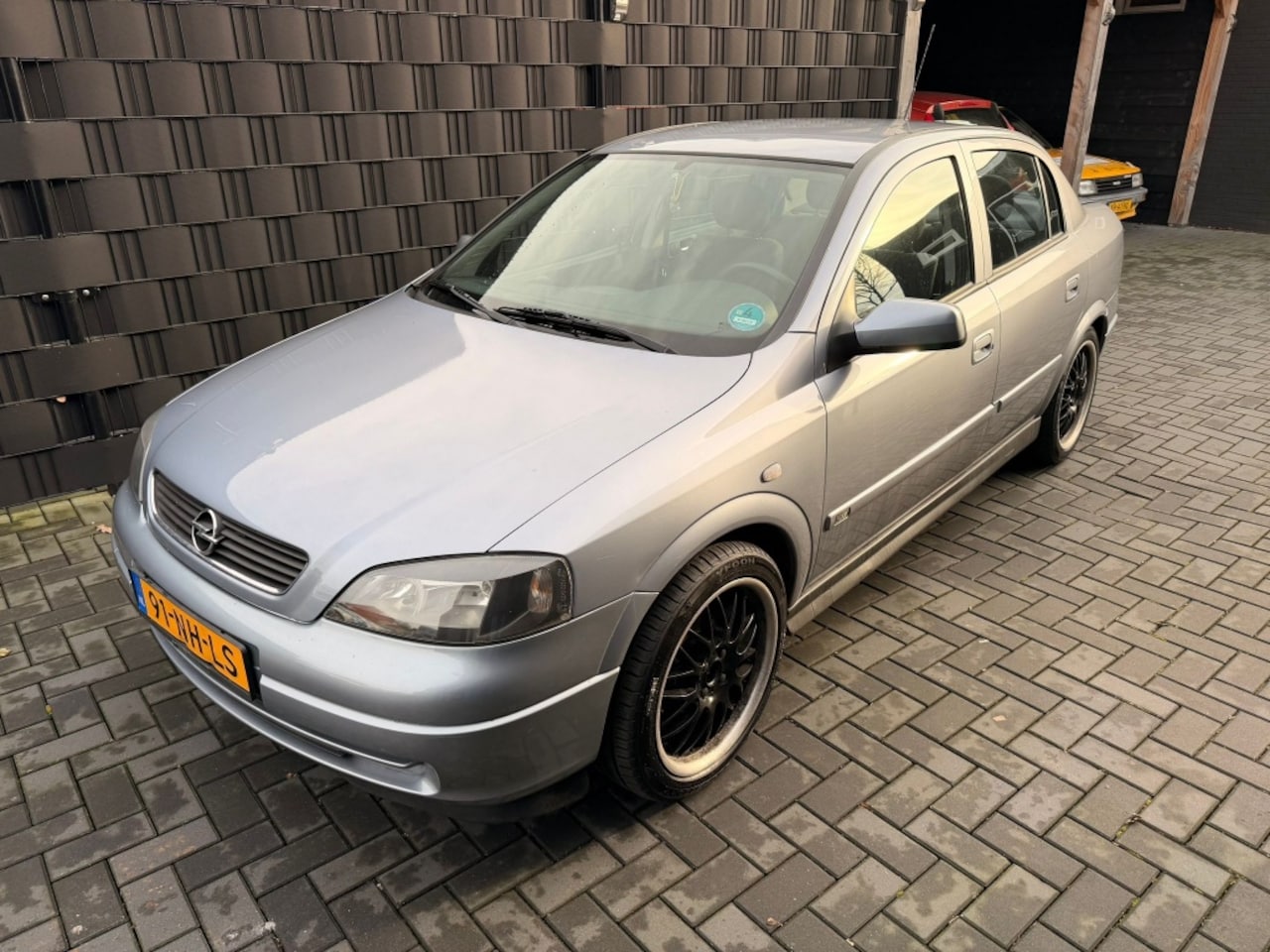Opel Astra - 1.6 Njoy| 2003| SEDAN| 17"| AIRCO| CRUISE| NAP| BLUETOOTH - AutoWereld.nl