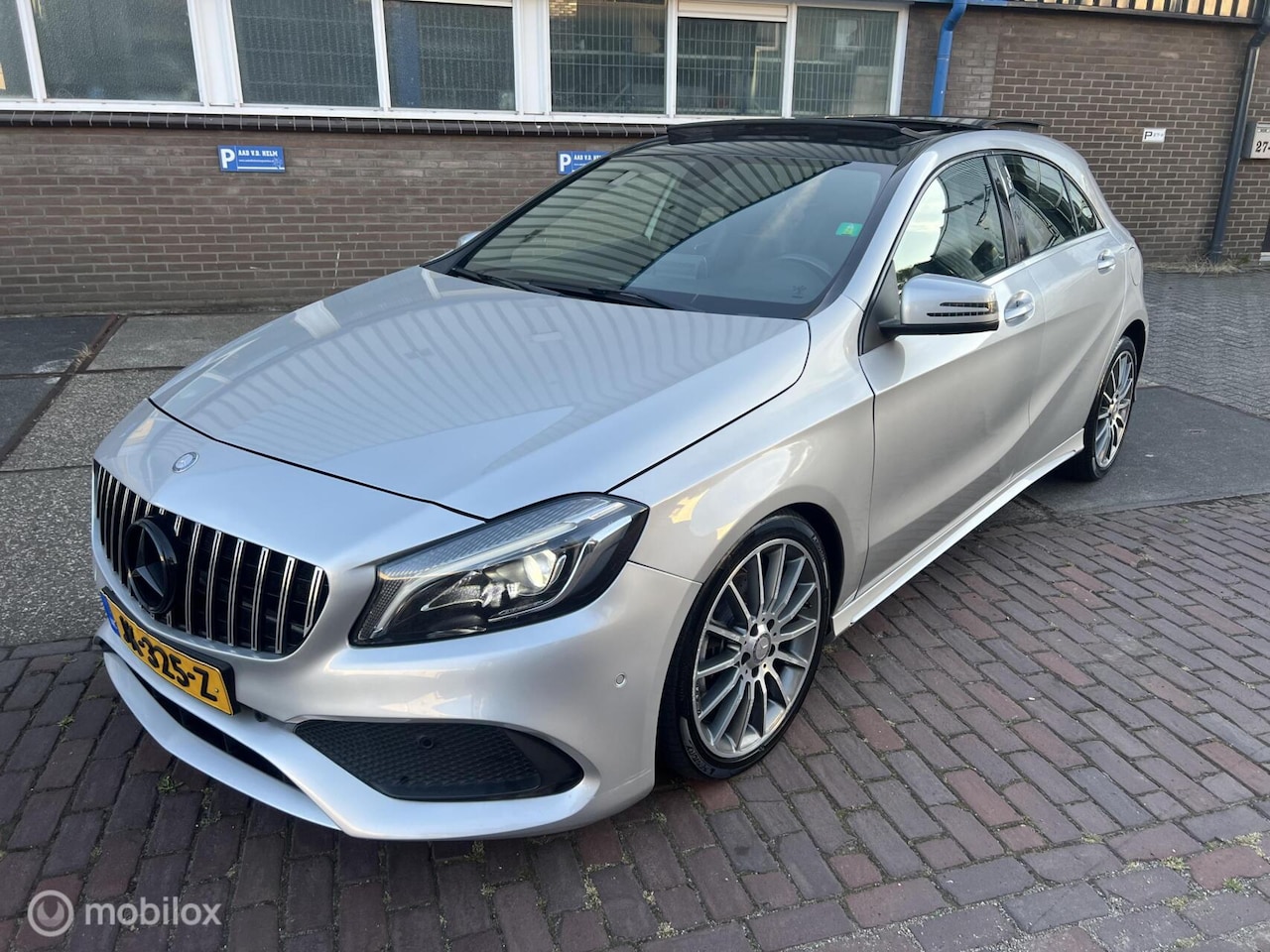 Mercedes-Benz A-klasse - 180 AMG Night Edition Plus Pano - AutoWereld.nl
