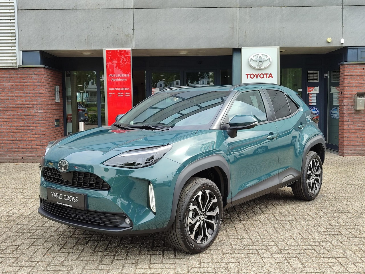 Toyota Yaris Cross - Hybrid 115 DYNAMIC NIEUW DIRECT LEVERBAAR! STOEL/STUURVERW PARK-SENSOREN BLIND SPOT NAVI C - AutoWereld.nl